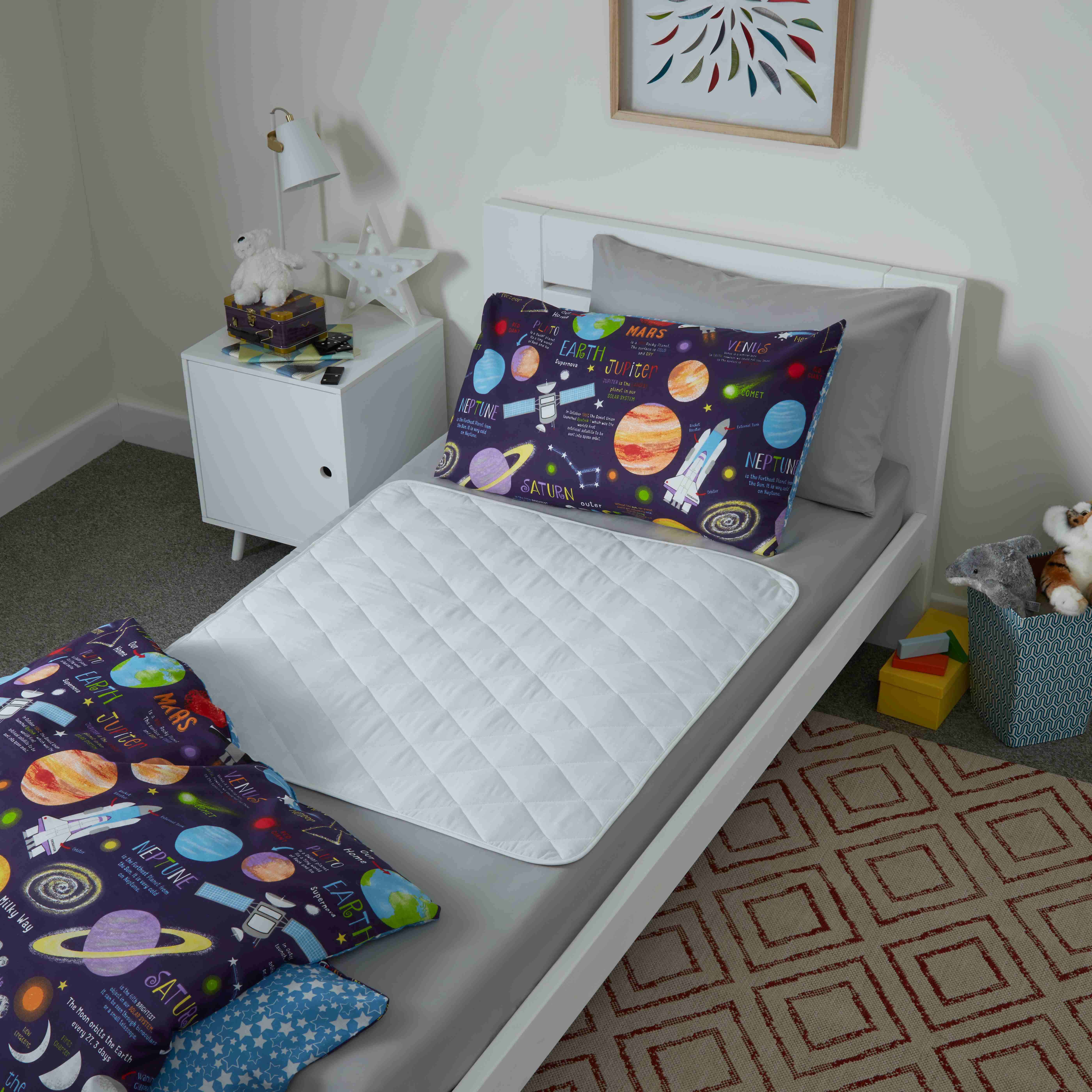 4.AHW004_Bed Pad_90x86cm_S-bed_Duvet_MAIN_kids styling+low res